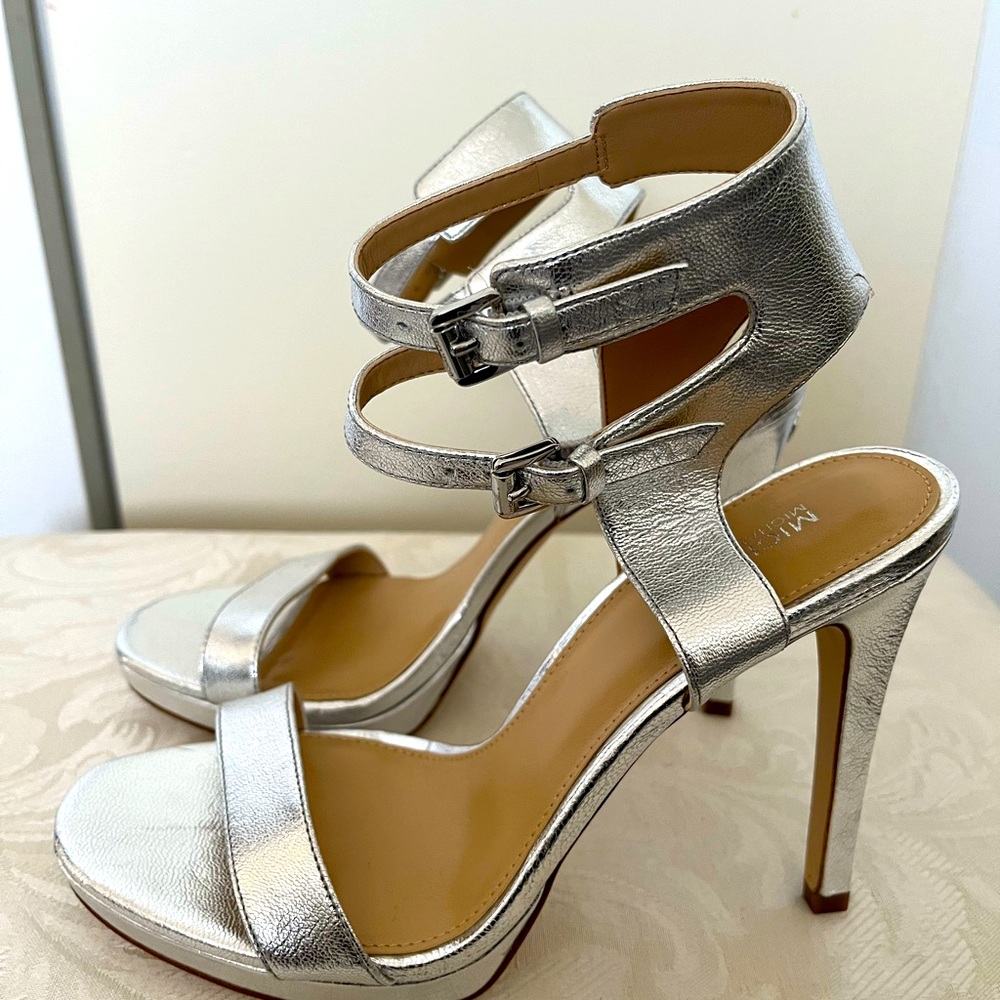 Michael kors new silver sandals 7
